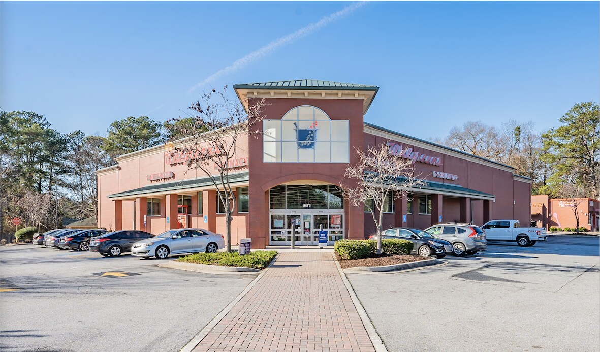 5675 Jonesboro Rd, Lake City, GA à louer Photo du bâtiment- Image 1 de 7