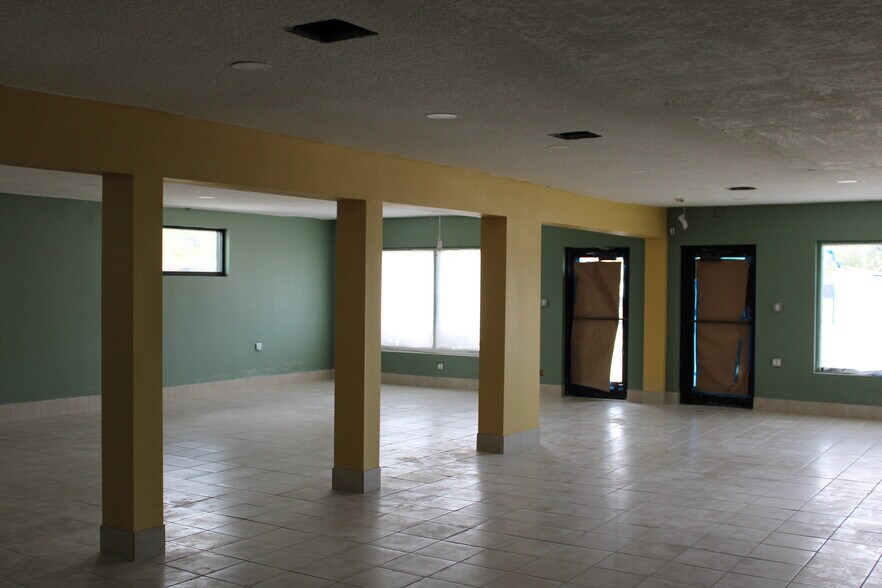 2180 Hercules Ave, Clearwater, FL à louer - Photo intérieure - Image 3 de 13