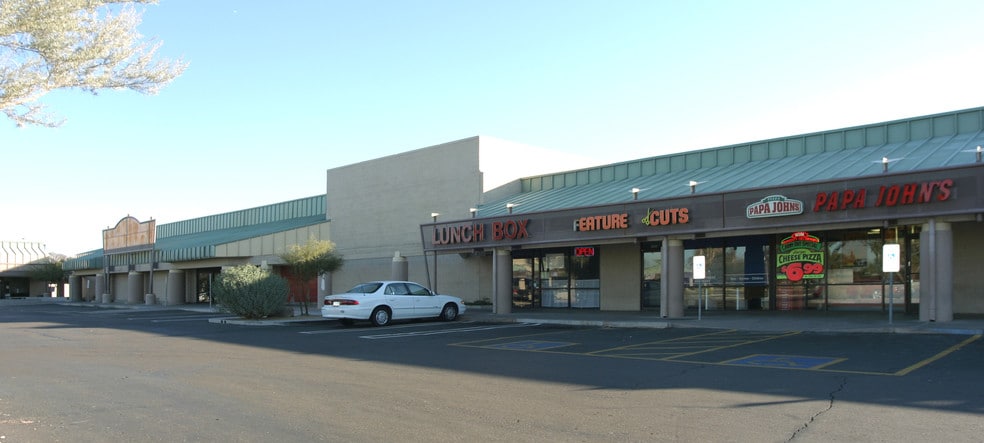 2824 E Indian School Rd, Phoenix, AZ à louer - Photo du bâtiment - Image 2 de 10