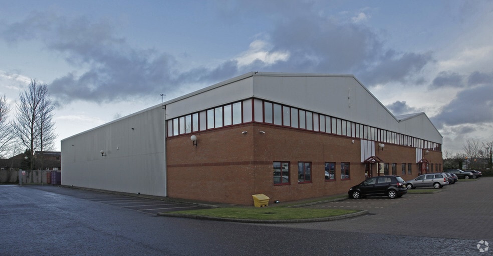 10 Laporte Way, Luton for lease - Building Photo - Image 3 of 5