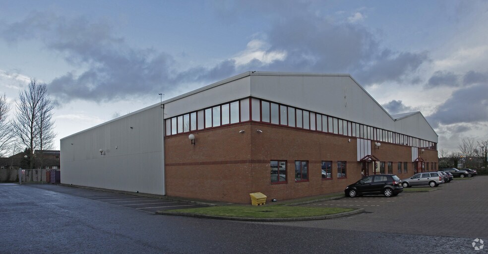 10 Laporte Way, Luton à louer - Photo du bâtiment - Image 3 de 5