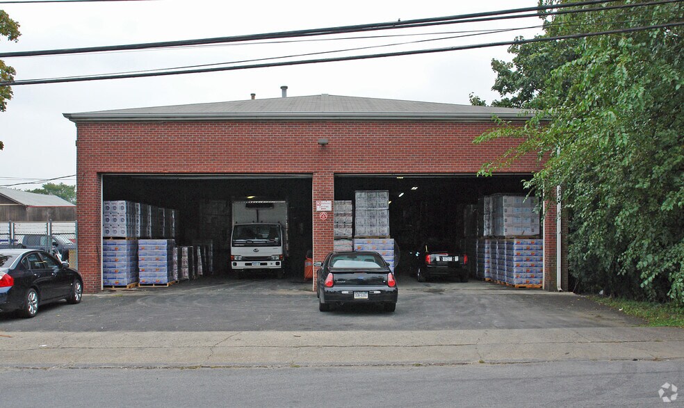 53 Bay Ave, Patchogue, NY à vendre - Photo du bâtiment - Image 2 de 10