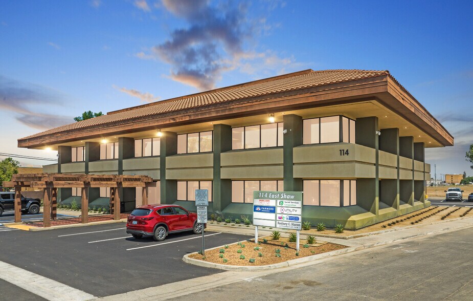 114 E Shaw Ave, Fresno, CA à louer - Photo du bâtiment - Image 1 de 1