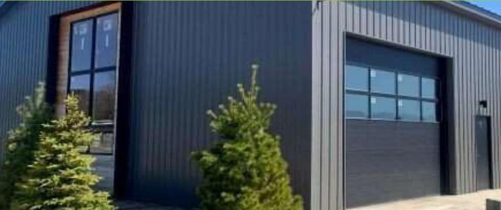 7334 E Duck Lake Rd, Lake Leelanau, MI for sale - Primary Photo - Image 1 of 5