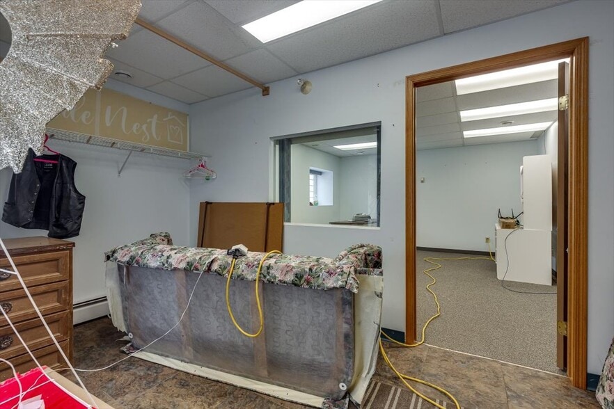 4831 50 St, Alix, AB à vendre - Photo du bâtiment - Image 2 de 27