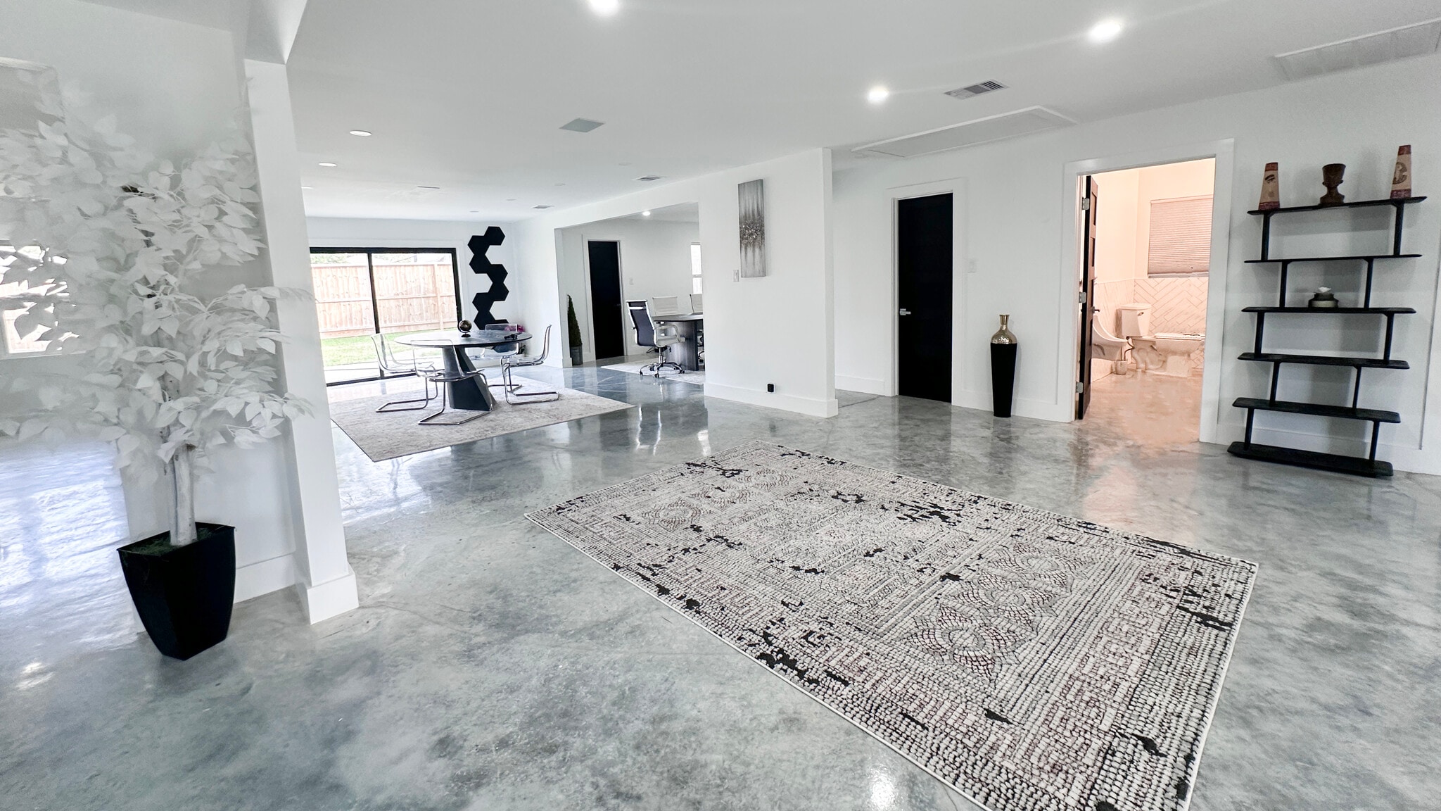 4738 W. Alabama, Houston, TX for lease Interior Photo- Image 1 of 6