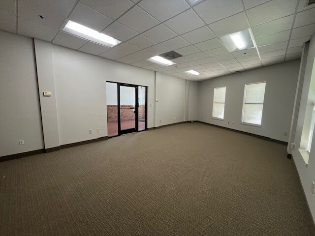 201 Government Ave SW, Hickory, NC for lease - Building Photo - Image 3 of 5