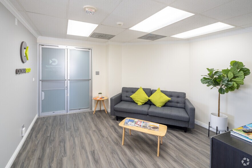 320 Pine Ave, Long Beach, CA à louer - Photo intérieure - Image 3 de 14