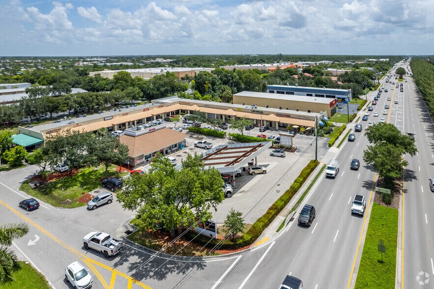 2073-2099 Pine Ridge Rd, Naples, FL à louer - Photo du bâtiment - Image 2 de 13