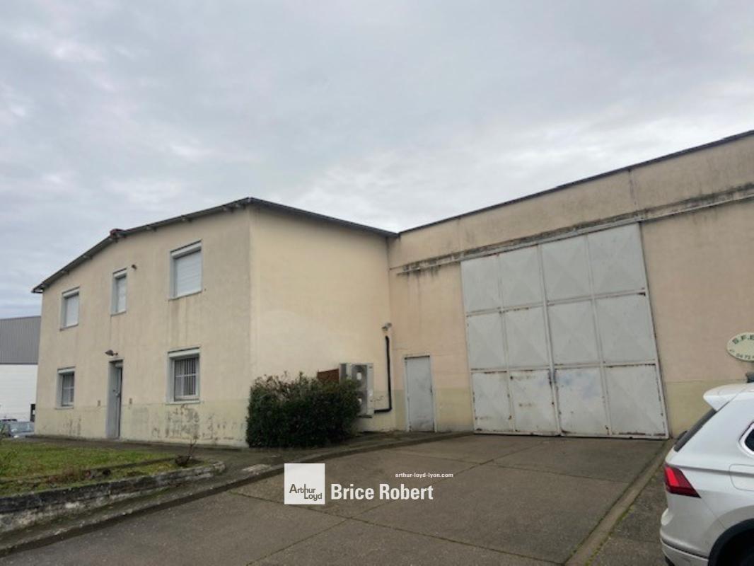 Flex in Saint Laurent De Mure for lease Building Photo- Image 1 of 6