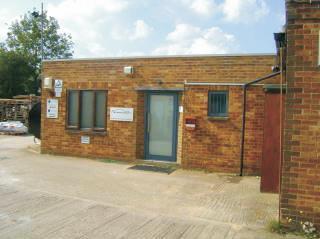 107 Main Road Middleton Cheney, Banbury for lease - Primary Photo - Image 1 of 1