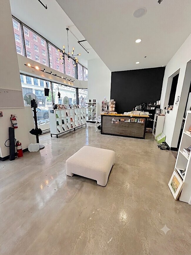 Plus de détails pour 1020-1030 Euclid Ave, Cleveland, OH - Commerce de détail à louer