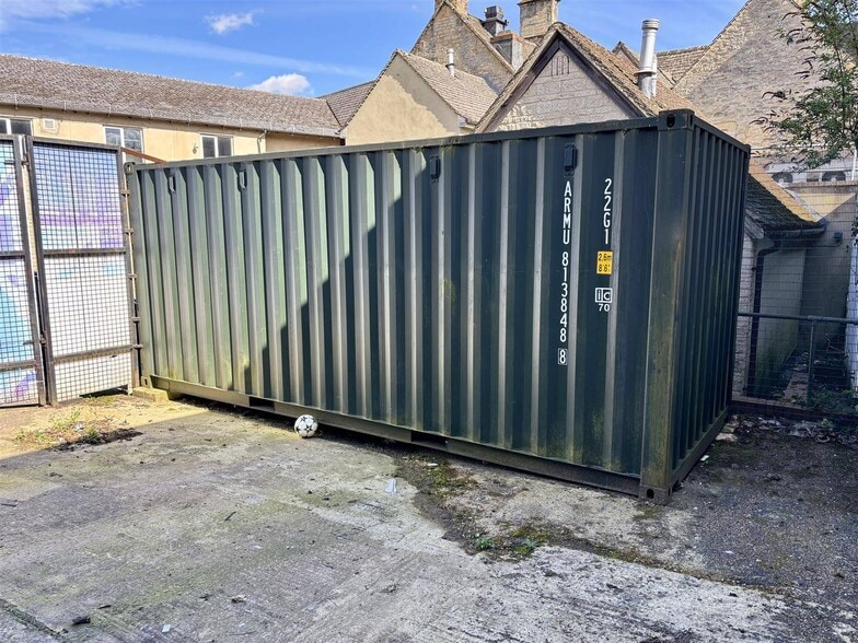 2-4 Market Sq, Witney for sale - Building Photo - Image 3 of 10