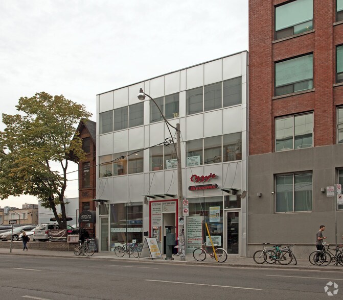 300-302 Richmond St W, Toronto, ON à louer - Photo du bâtiment - Image 2 de 47