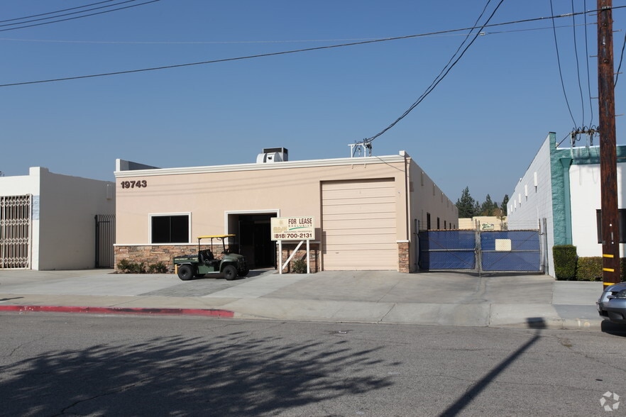 19743 Bahama St, Northridge, CA for lease - Building Photo - Image 3 of 17