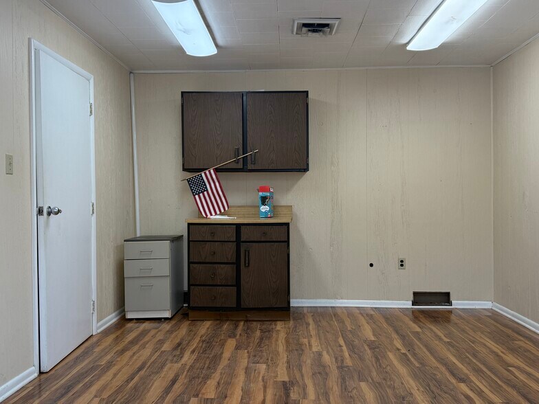 8 Logan St, Carnegie, PA à vendre - Photo du bâtiment - Image 3 de 9