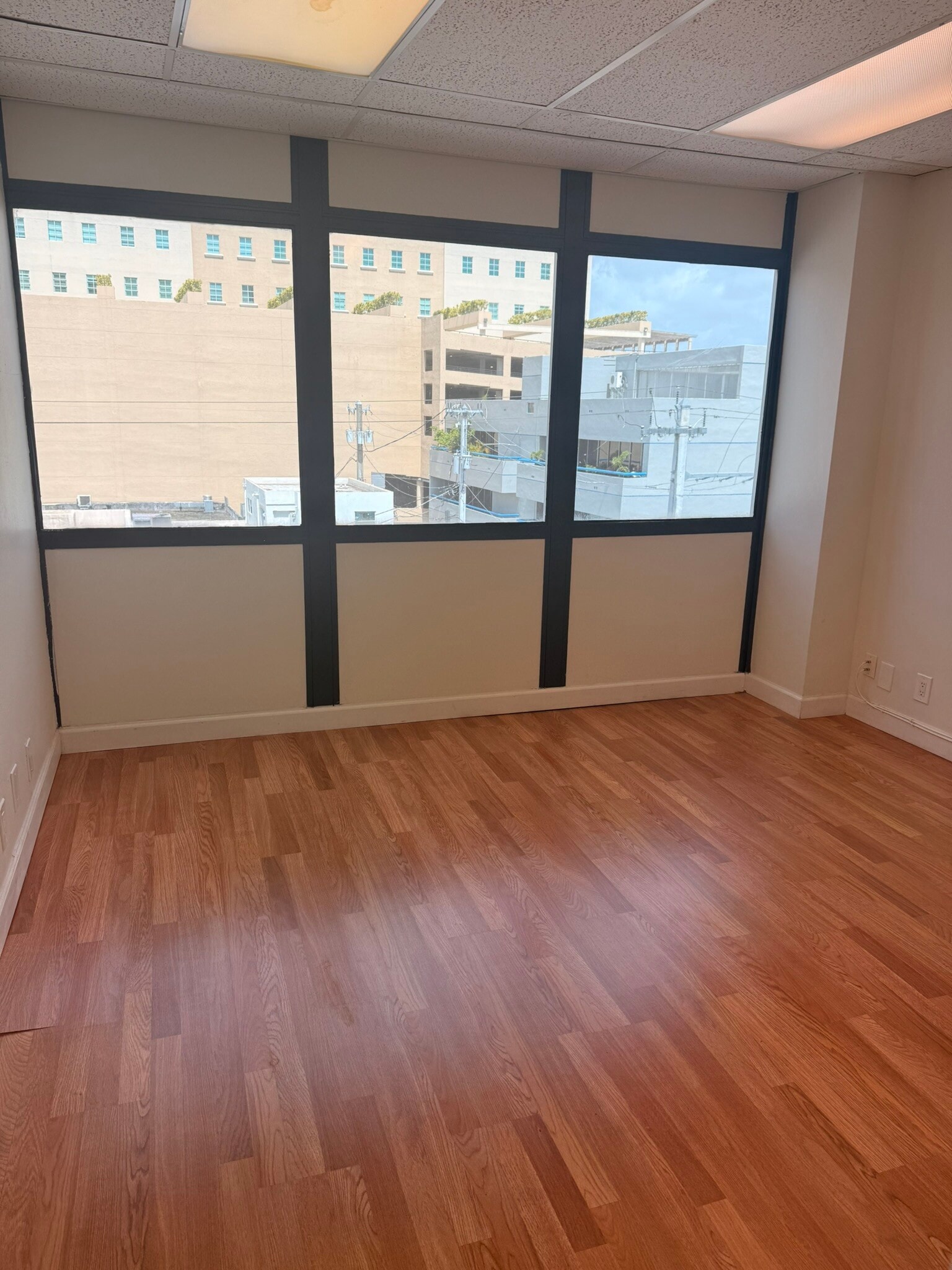 299 Alhambra Cir, Coral Gables, FL for lease Interior Photo- Image 1 of 3