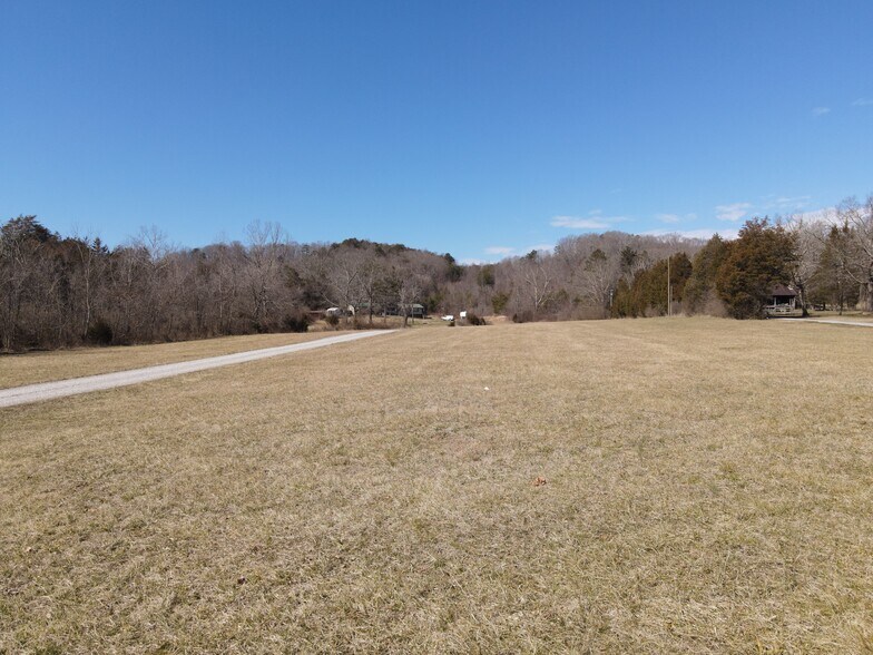 Raccoon Valley portefeuille de 2 propriétés à vendre sur LoopNet.ca - Aérien - Image 3 de 4