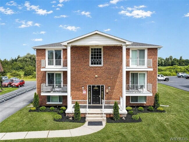 Plus de détails pour 6293 Robinson Rd, Lockport, NY - Multi-résidentiel à vendre