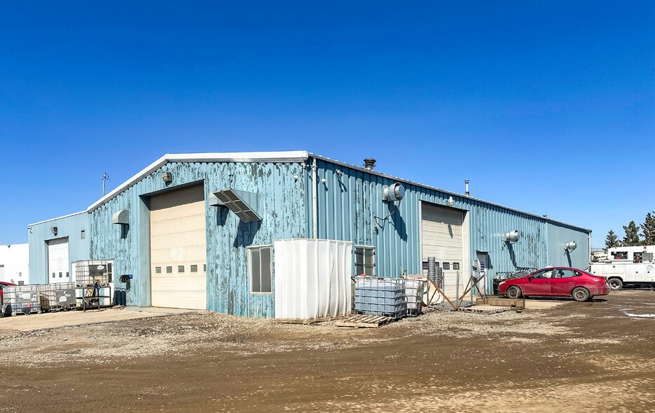 9337 45th Ave NW, Edmonton, AB for sale - Building Photo - Image 3 of 9