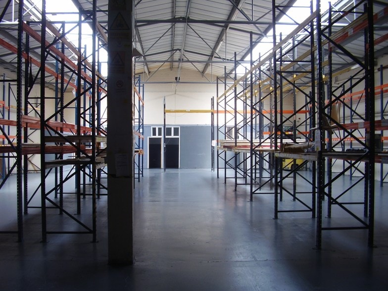 Lanrick Rd, London for sale - Interior Photo - Image 2 of 7