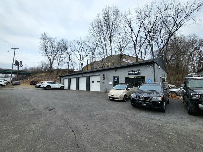 615 Sumner Ave, Whitehall, PA for sale - Building Photo - Image 3 of 8