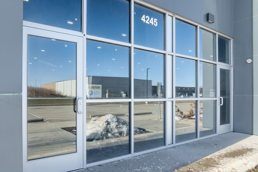 4245 Capital Cir, Janesville, WI for lease - Building Photo - Image 3 of 13