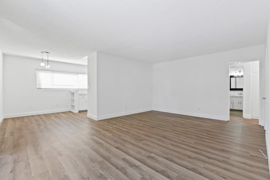 3625 Mentone Ave, Los Angeles, CA for sale - Building Photo - Image 3 of 16
