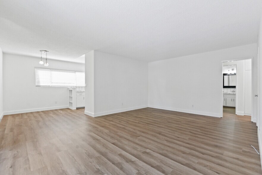 3625 Mentone Ave, Los Angeles, CA à vendre - Photo du bâtiment - Image 3 de 16