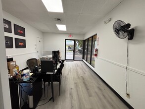 4990 SW 52nd St, Fort Lauderdale, FL à louer Photo intérieure- Image 2 de 6