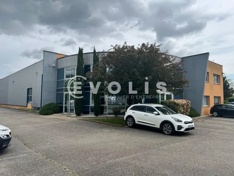 Flex in Chaponost for sale - Building Photo - Image 1 of 20