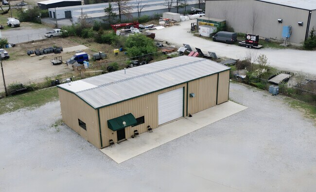 Plus de détails pour 609 W Poplar St, Fayetteville, AR - Industriel à louer