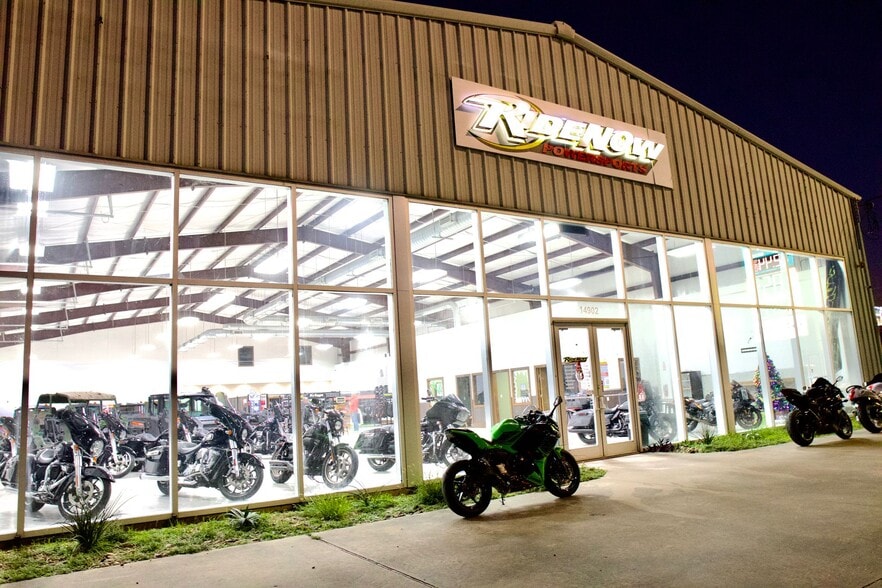 14902 N Fwy Service Rd, Houston, TX for lease - Building Photo - Image 3 of 50