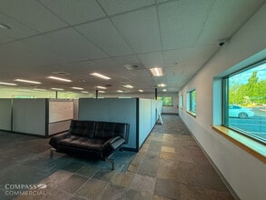 20706 High Desert Ln, Bend, OR for lease Interior Photo- Image 1 of 22