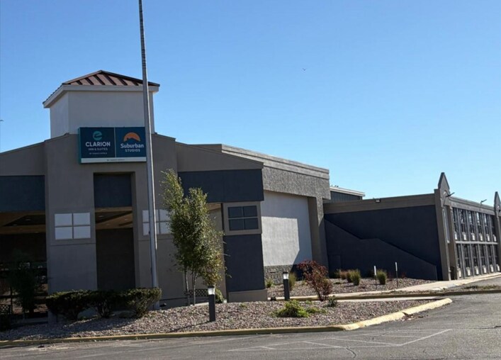 301 2nd Ave portefeuille de 2 propriétés à vendre sur LoopNet.ca Photo du bâtiment- Image 1 de 2