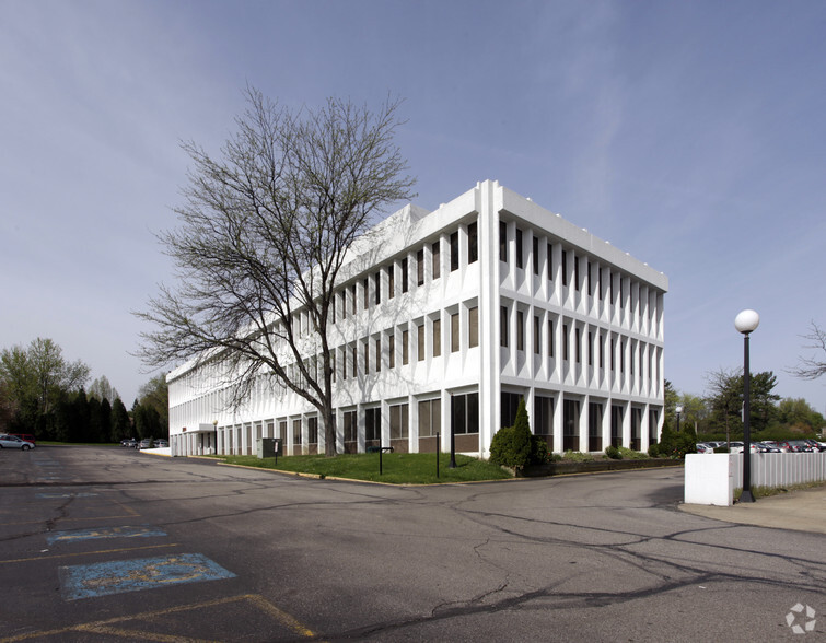 3094 W Market St, Akron, OH for lease - Primary Photo - Image 1 of 9