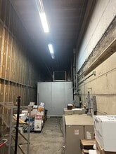 299 D St NE, Salem, OR for lease Interior Photo- Image 2 of 4