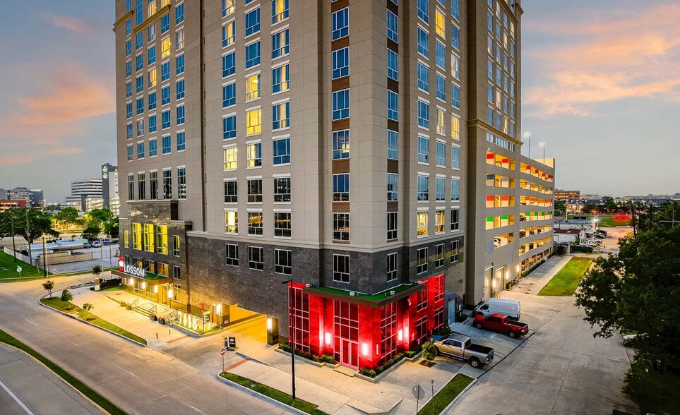 7118 Bertner Ave, Houston, TX for lease - Building Photo - Image 3 of 8