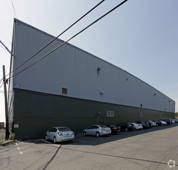 205 Campus Dr, Kearny, NJ for lease - Building Photo - Image 1 of 9