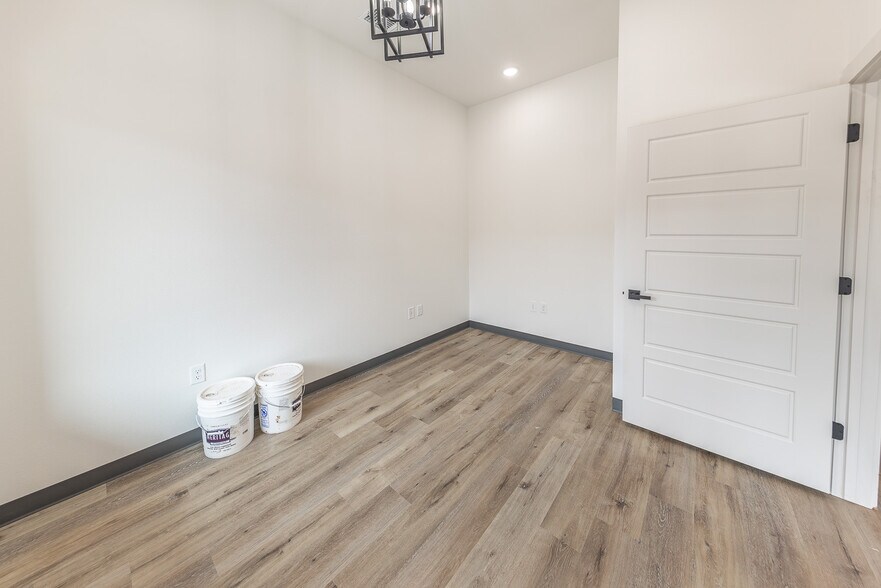 6438 98th St, Lubbock, TX for lease - Interior Photo - Image 2 of 37