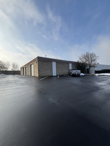 200 Engineers Rd, Hauppauge, NY for lease - Building Photo - Image 2 of 7