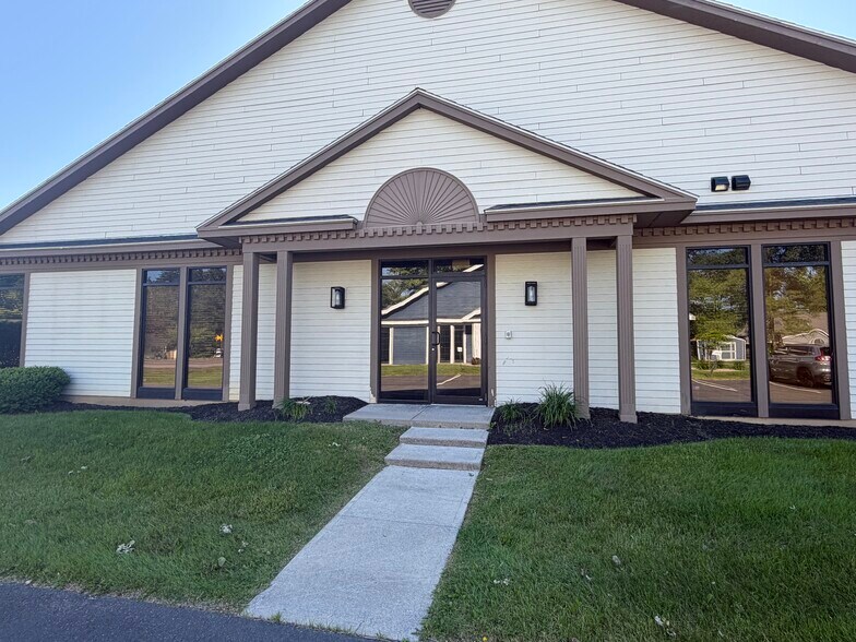 6575 Kirkville Rd, East Syracuse, NY à louer - Photo du bâtiment - Image 2 de 5