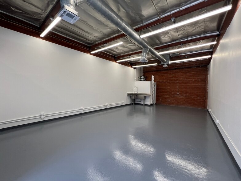 7411 Laurel Canyon Blvd, North Hollywood, CA à louer - Photo du bâtiment - Image 3 de 12