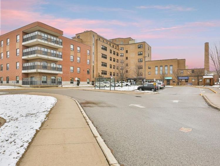 99 Wayne Gretzky Pky, Brantford, ON à vendre Photo du bâtiment- Image 1 de 1