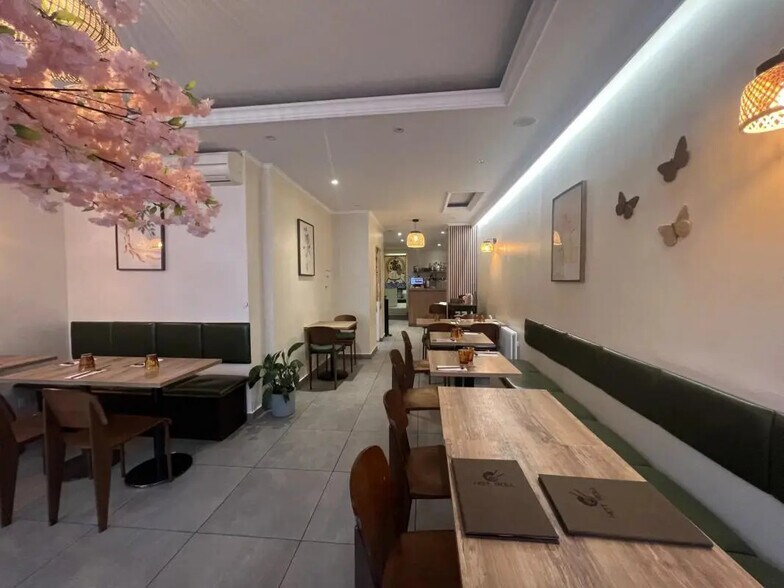 Retail in Paris for sale - Interior Photo - Image 3 of 4