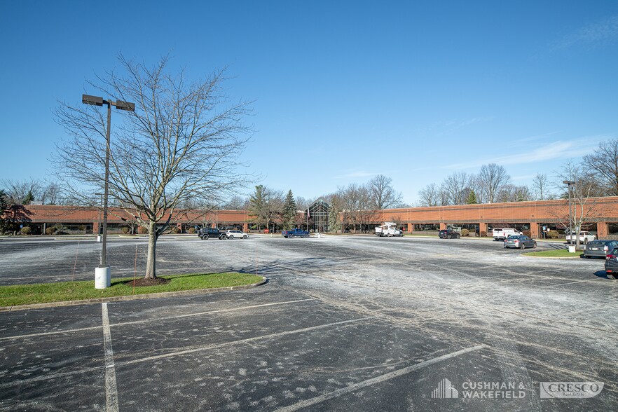 1000-3000 Apollo Dr, Brook Park, OH à louer - Photo du bâtiment - Image 2 de 18