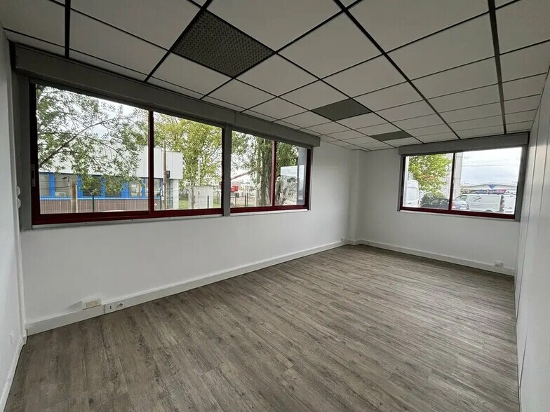 Office in Mérignac for lease - Interior Photo - Image 2 of 5