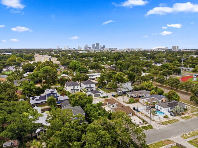 Plus de détails pour 927 Yale St N, Saint Petersburg, FL - Spécialité à vendre