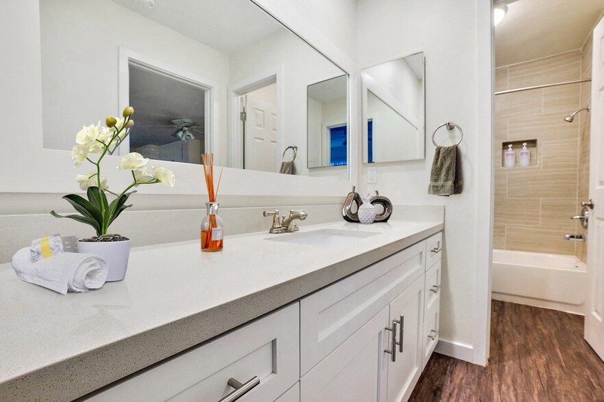 14849 Vanowen St, Van Nuys, CA for sale - Building Photo - Image 3 of 45