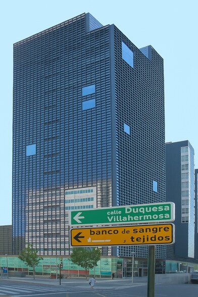 Espace de cotravail dans Avenida de Juan Pablo II, 35, Zaragoza à louer - Photo principale - Image 1 de 1